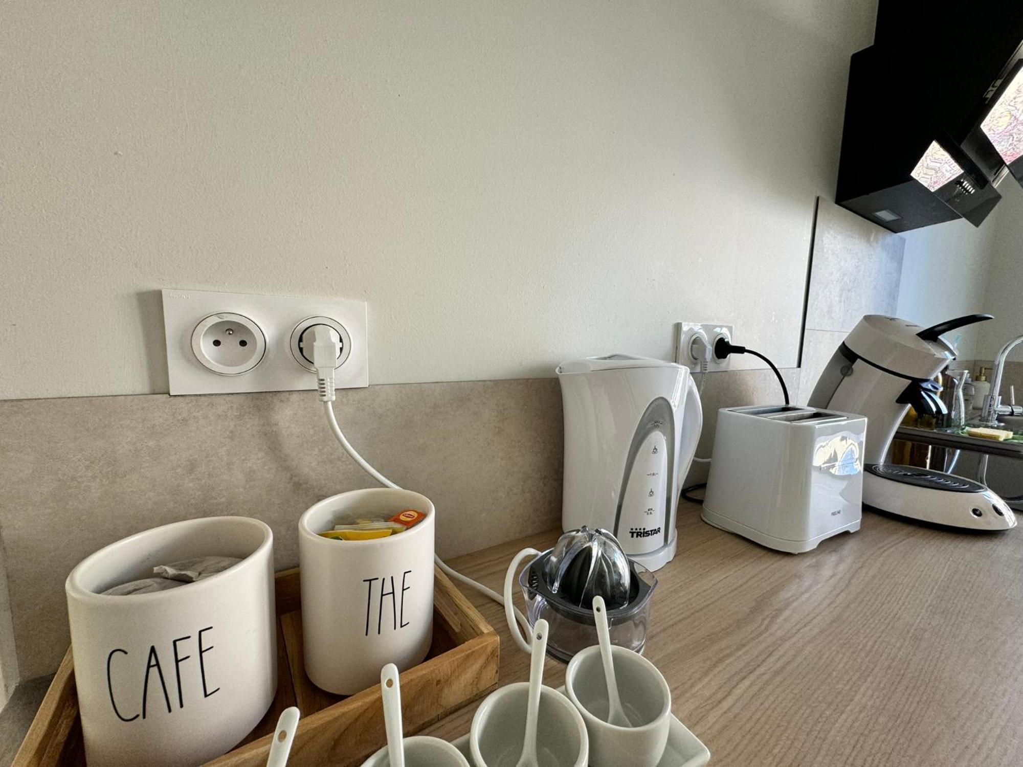 Le 122 - Parking Apartment Rodez Bagian luar foto